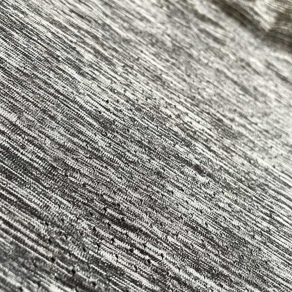 Lululemon mens S SS T - Picture 4 of 6